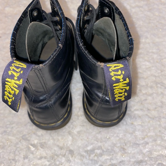 DOC MARTENS Size 9 - Picture 5 of 8